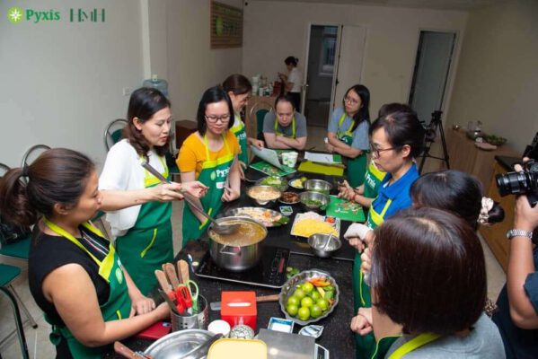 Học viên được coah Hoàng Minh Hiền chỉ dạy tận tình